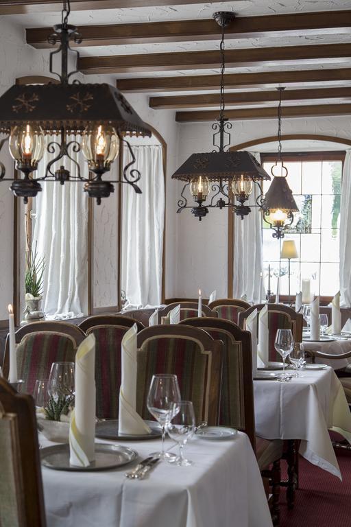 Hotel-Restaurant Arneggers Adler Tiefenbronn Exterior photo